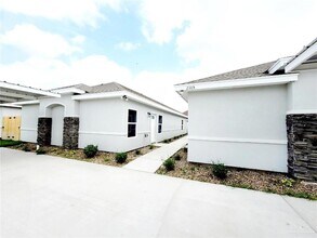 2105 Davenport St, Unit 3 in Weslaco, TX - Building Photo - Building Photo