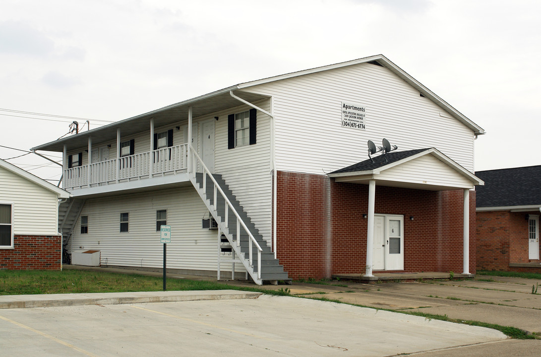 2412 Jefferson Ave in Point Pleasant, WV - Building Photo