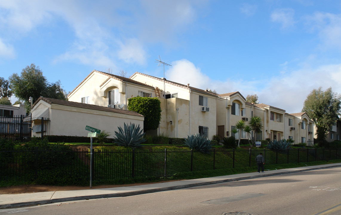 707 Alturas Ln in Fallbrook, CA - Building Photo