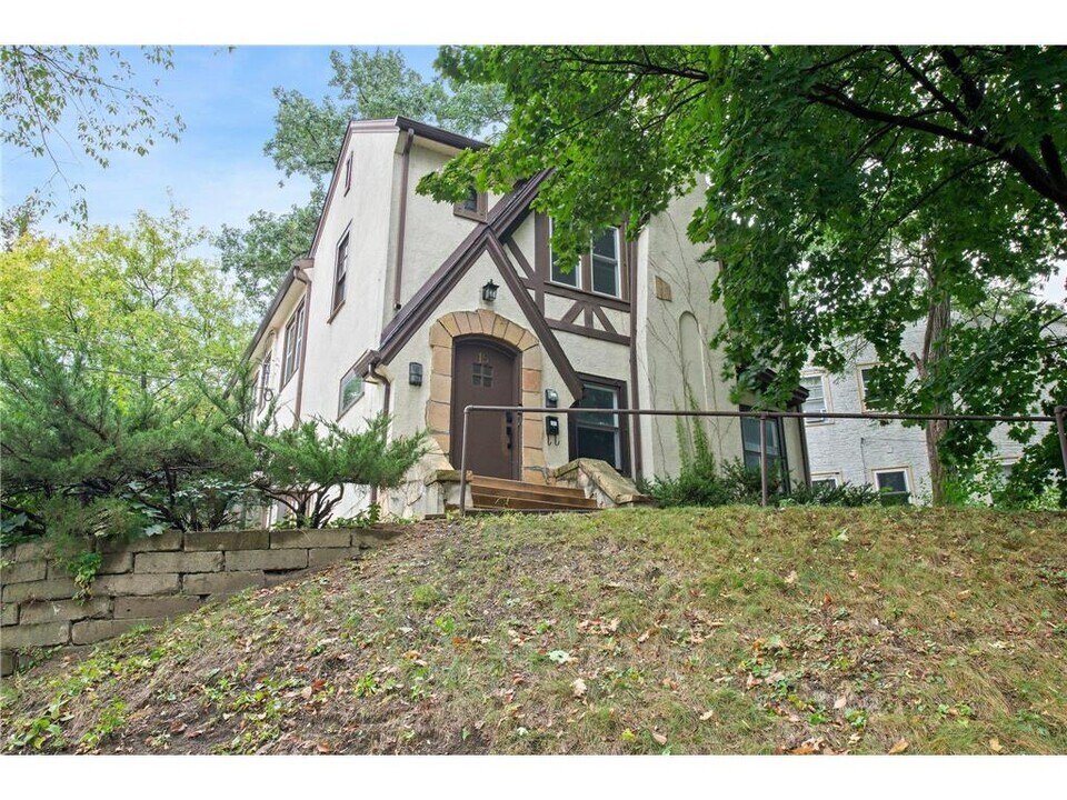 15 Arthur Ave SE in Minneapolis, MN - Building Photo