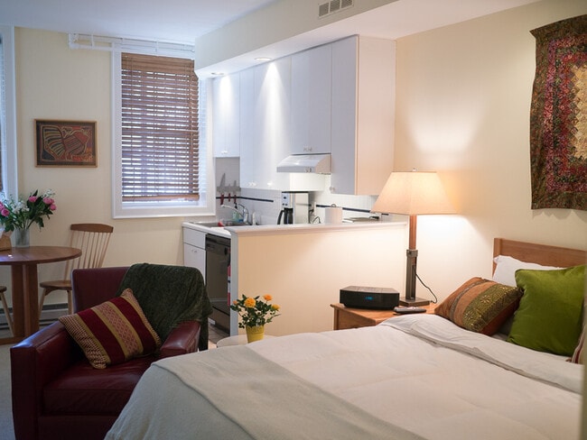 72 Montgomery St, Unit 1 in Boston, MA - Building Photo - Building Photo