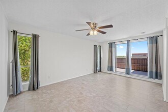 3431 N Hills Dr in Austin, TX - Building Photo - Building Photo