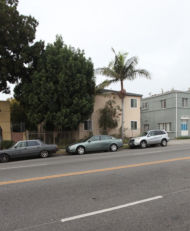 1613 Hillhurst Ave in Los Angeles, CA - Building Photo - Building Photo