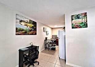 113 174th Ave E in Redington Shores, FL - Foto de edificio - Building Photo