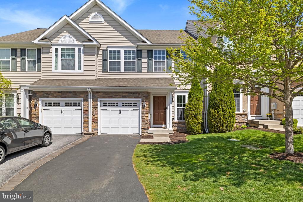 261 Tall Trees Cir in Downingtown, PA - Building Photo