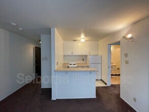 443 Lee St in Oakland, CA - Building Photo - Building Photo