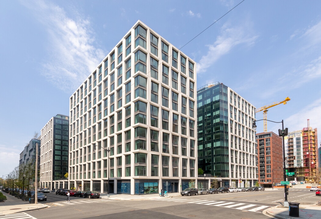 Crossing DC in Washington, DC - Foto de edificio