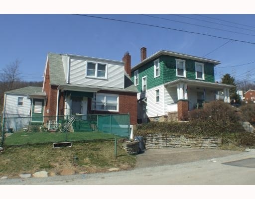 1 Charles St in Dravosburg, PA - Building Photo