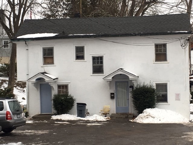 25 Griffin Ave in Bedford Hills, NY - Foto de edificio