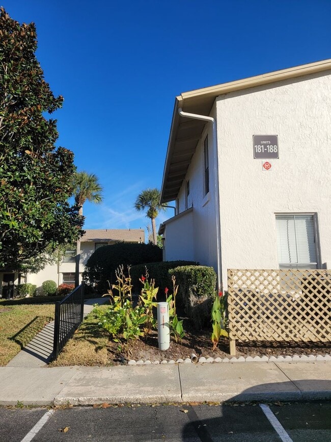 200 Maitland Ave in Altamonte Springs, FL - Foto de edificio - Building Photo