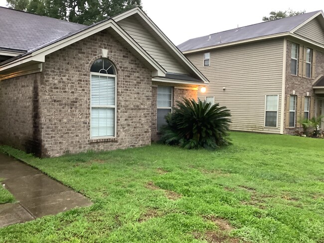 108 Oak Grove Ln in Savannah, GA - Building Photo - Building Photo