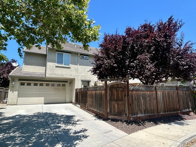 462 E Main Ave in Morgan Hill, CA - Building Photo - Building Photo