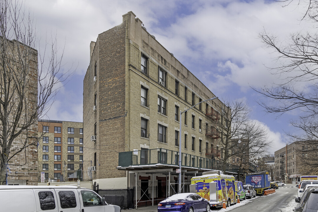 1600 Nelson Avenue in New York, NY - Building Photo