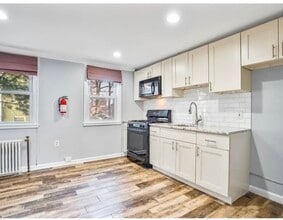 511 Brooklawn Ave, Unit H1 in Roselle, NJ - Foto de edificio - Building Photo