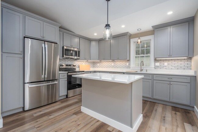 115 Great Pne Cir-Unit -B in Farmington, NH - Building Photo - Building Photo