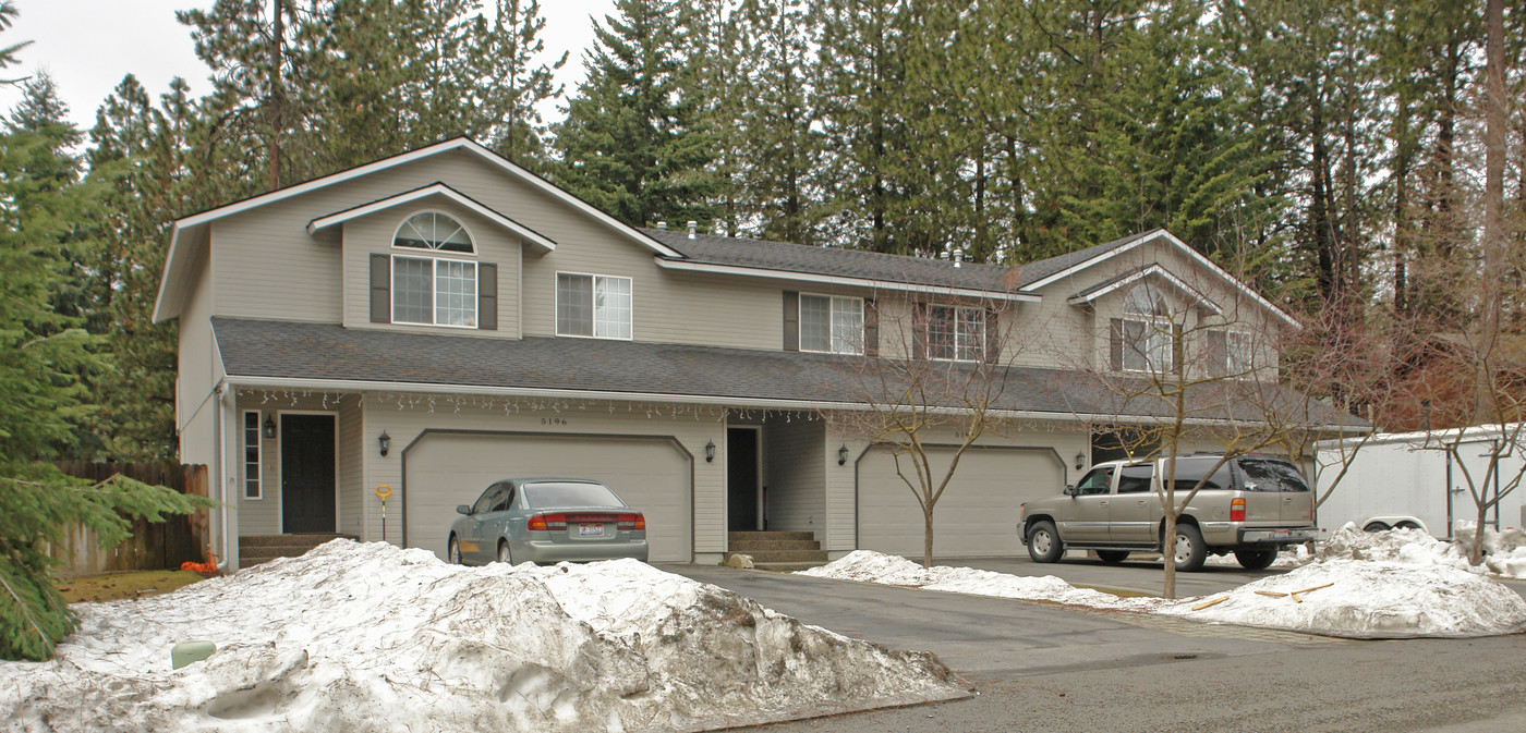 5196 N Pinegrove Dr in Coeur d'Alene, ID - Foto de edificio