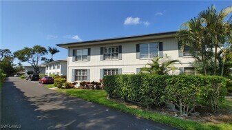 3300 Binnacle Dr in Naples, FL - Building Photo