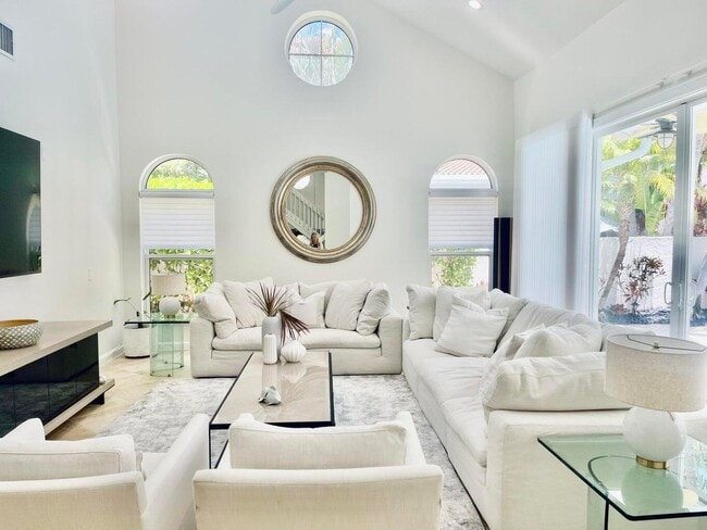 3567 Commodore Cir in Delray Beach, FL - Building Photo - Building Photo