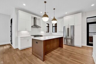 1757 W Le Moyne St in Chicago, IL - Building Photo - Building Photo