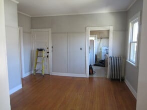 34 Dean St, Unit 2 in Attleboro, MA - Foto de edificio - Building Photo