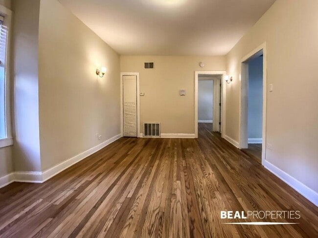 property at 4036.5 N Ashland Ave