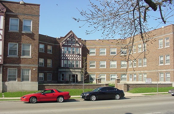 Lisbon Adlon Apartments in Milwaukee, WI - Building Photo