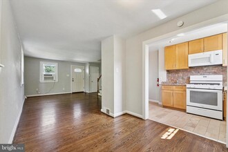 2111 Delmar Dr in Folcroft, PA - Building Photo - Building Photo