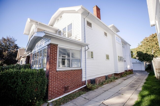 1452 Rollins Rd in Toledo, OH - Foto de edificio - Building Photo