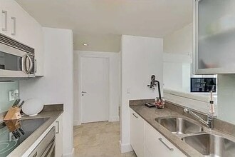 450 Alton Rd, Unit 1508 in Miami Beach, FL - Building Photo - Building Photo