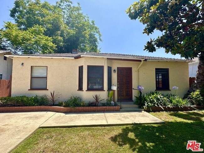 property at 4608 Saloma Ave