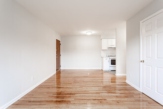 Longview Apartments in Bogota, NJ - Building Photo - Interior Photo