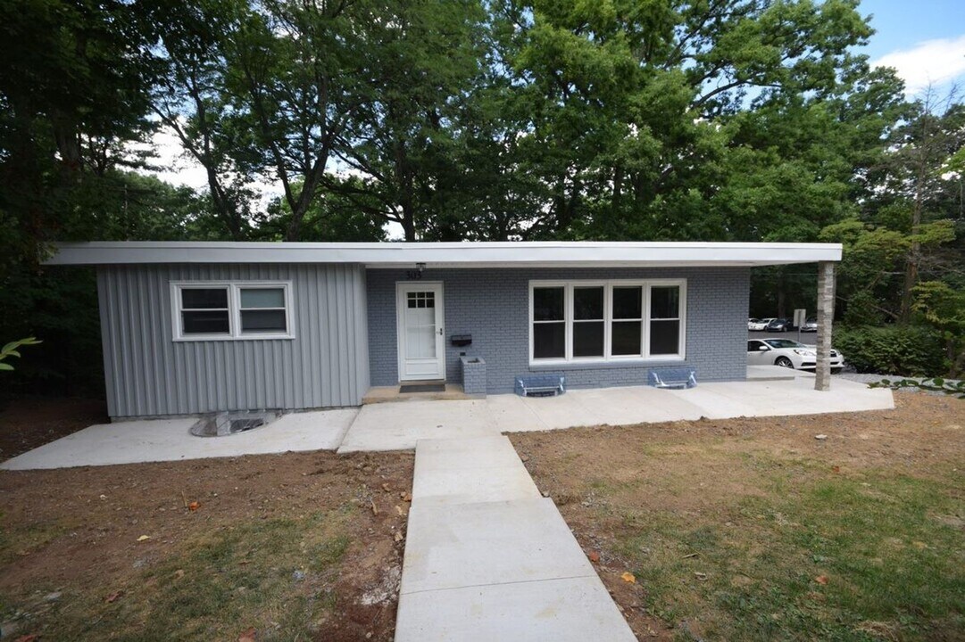 303 Hillcrest Ave in State College, PA - Building Photo