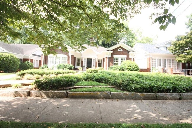 1278 N Morningside Dr NE in Atlanta, GA - Foto de edificio - Building Photo