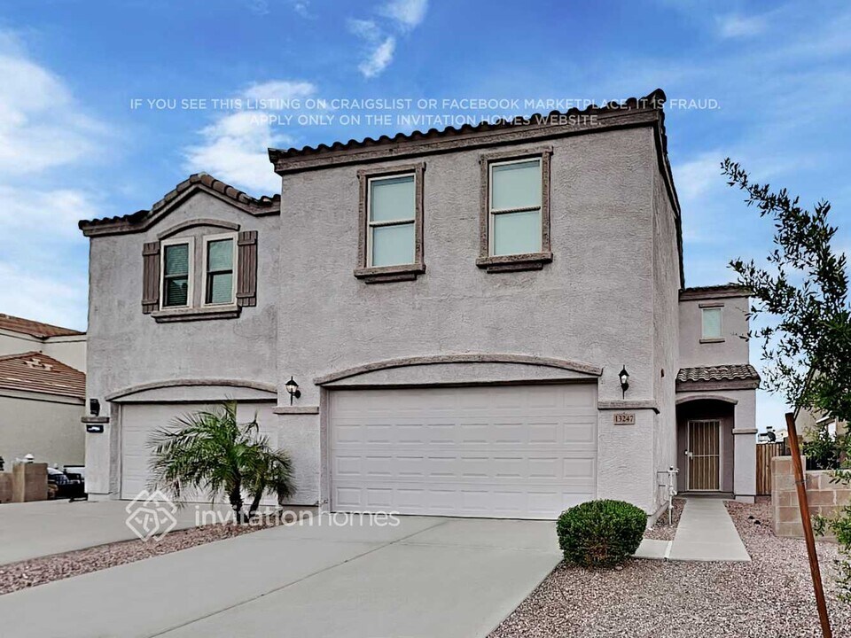 13247 N 87th Dr in Peoria, AZ - Foto de edificio