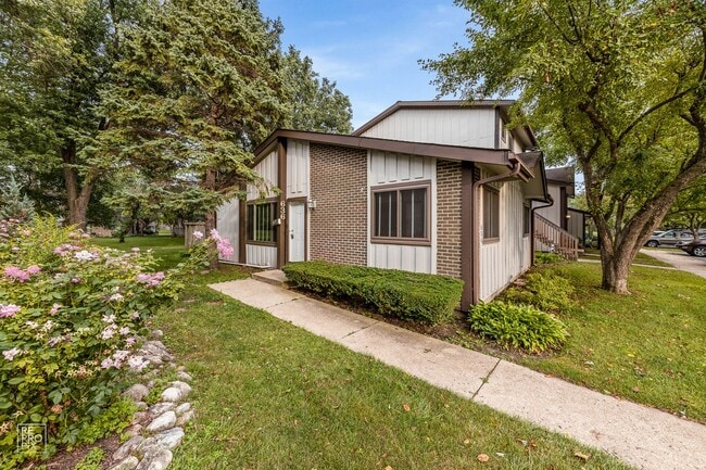 property at 636 Forum Dr