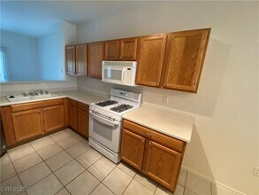 2152 Jade Creek St in Las Vegas, NV - Building Photo - Building Photo