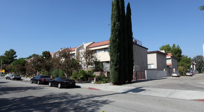 Gresham Townhomes in Canoga Park, CA - Foto de edificio - Building Photo