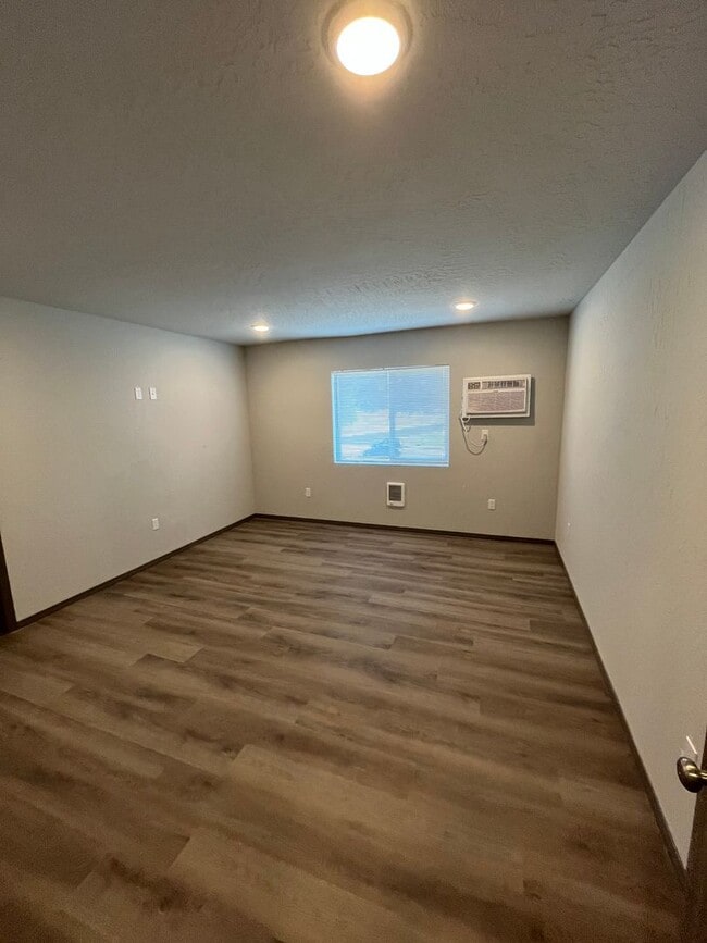 1312-1314 E Farwell Rd