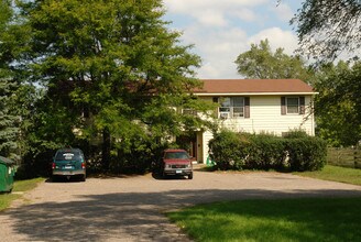 3811-3815 Restwood Rd in Circle Pines, MN - Foto de edificio - Building Photo