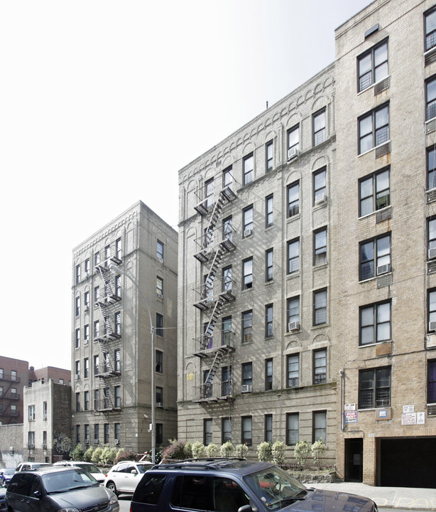 226 E 203rd St in Bronx, NY - Foto de edificio