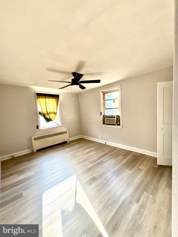 property at 1526 Devereaux Ave