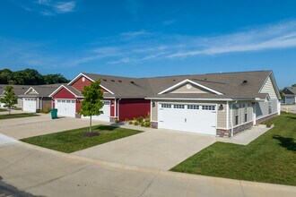 Redwood Sugarcreek Township in Dayton, OH - Foto de edificio - Building Photo