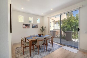 11337 Carmel Creek Rd in San Diego, CA - Building Photo - Building Photo