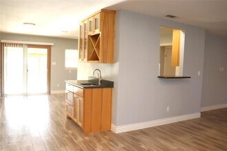 606 Mildred Ave in Burnet, TX - Building Photo - Building Photo