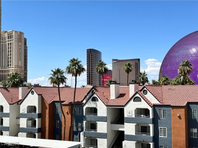 210 E Flamingo Rd in Las Vegas, NV - Building Photo - Building Photo