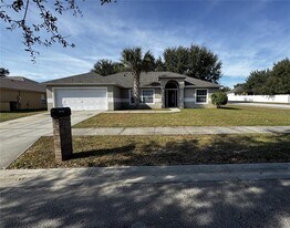 1223 Cheshire St in Groveland, FL - Building Photo