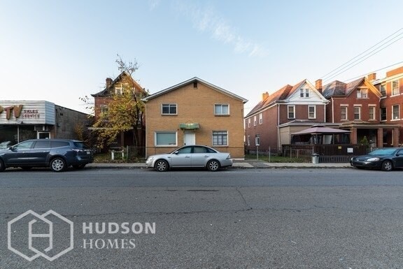 333 Broadway Ave Photo