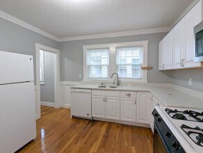 8 Edgar Ct, Unit 2 in Somerville, MA - Foto de edificio - Building Photo