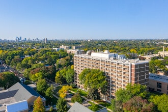 Fountainview in Shorewood, WI - Foto de edificio - Building Photo