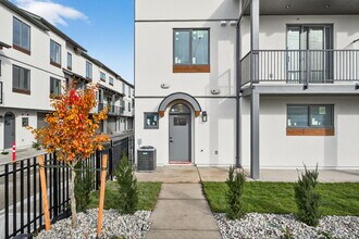 Carlow Townhomes in West Kelowna, BC - Building Photo - Building Photo